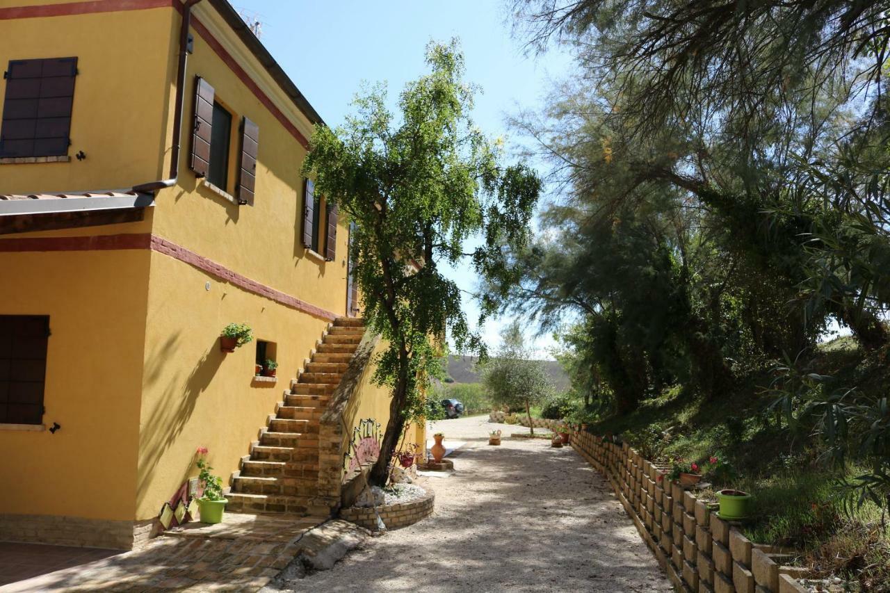 לסי Agriturismo Fattoria Del Colle מראה חיצוני תמונה