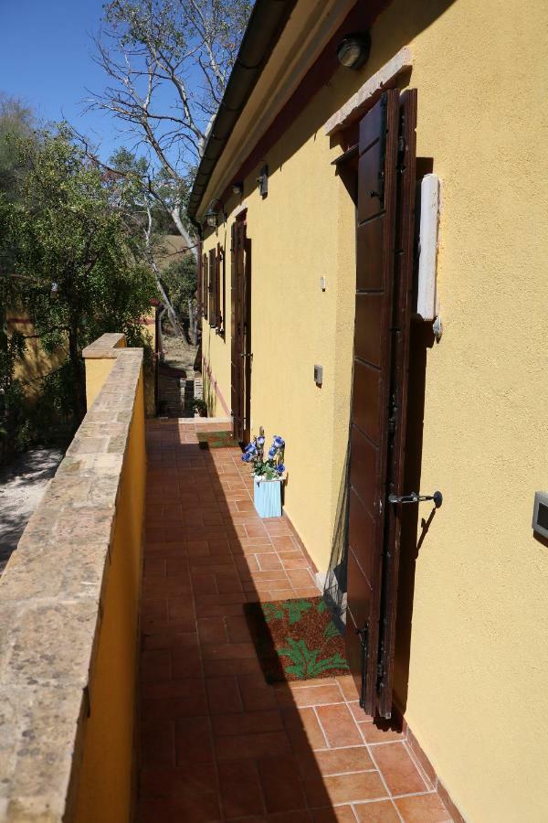 לסי Agriturismo Fattoria Del Colle מראה חיצוני תמונה